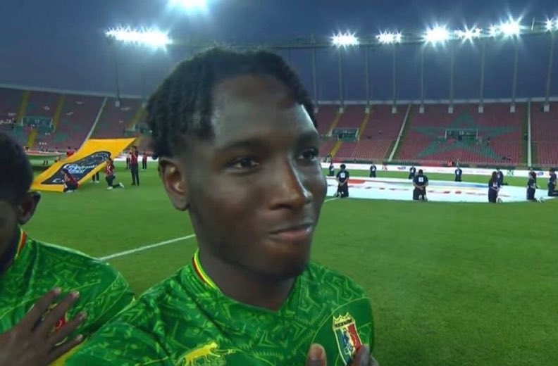 Les gars, la finale c’est demain.
Vous pensez vraiment que le Sénégal 🇸🇳 peut battre le Maroc ?
Perso, j’y crois pas : ils jouent à domicile, avec le public, l’arbitrage… et même les sirènes d’ambulance prêtes à hurler à chaque toucher de balle sénégalais