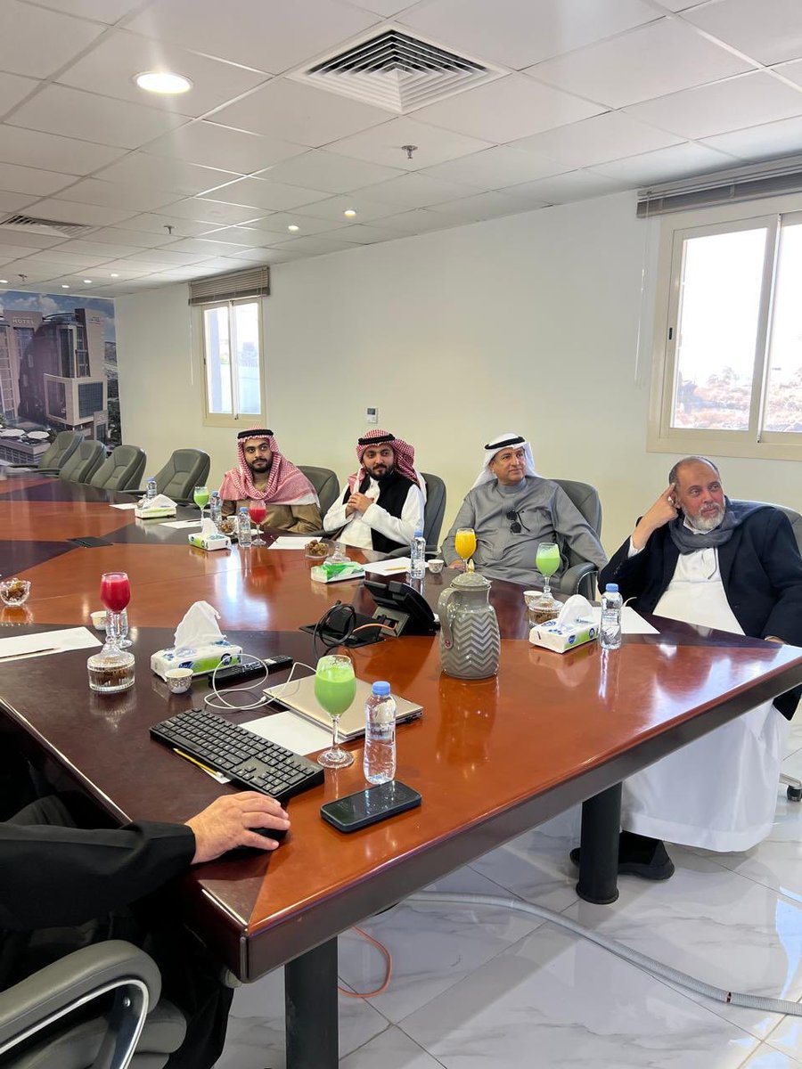 استقبل رئيس مجلس الادارة والمدير التنفيذي لتعاونية الاسكان عدد من رجال الاعمال وقد تم نقاش تأسيس شركة لادارة المرافق وخدمات الصيانة بمنطقة الباحة مع شركة بروسيرف الشهيرة  ومقرها الرياض، وذلك يوم السبت  الموافق 24/1/2026 على ان تغطي خدمات الشركة الناشئة المنطقة الجنوبية،،،