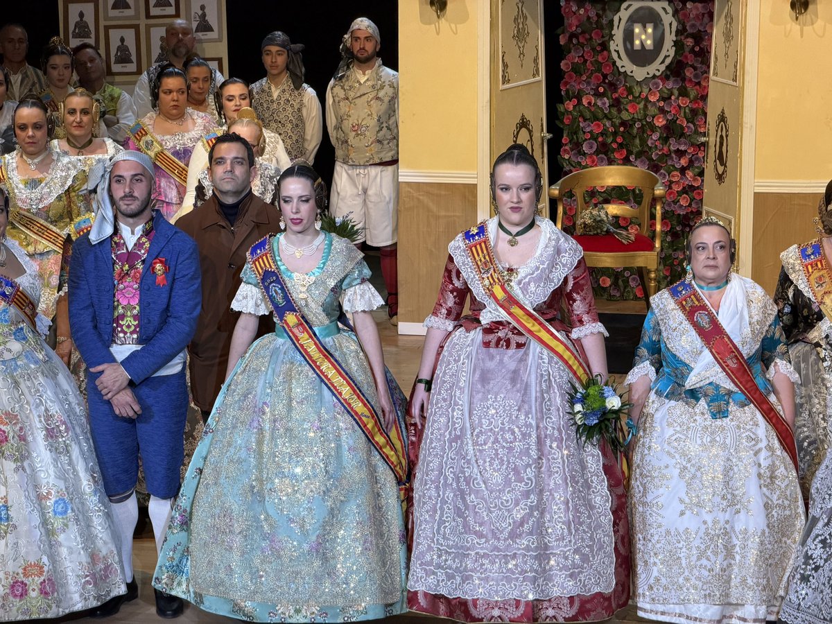 SagredoMarco's tweet image. Presentació de la Falla Colom D’Or al seu 40 aniversari 

#FallesPaterna