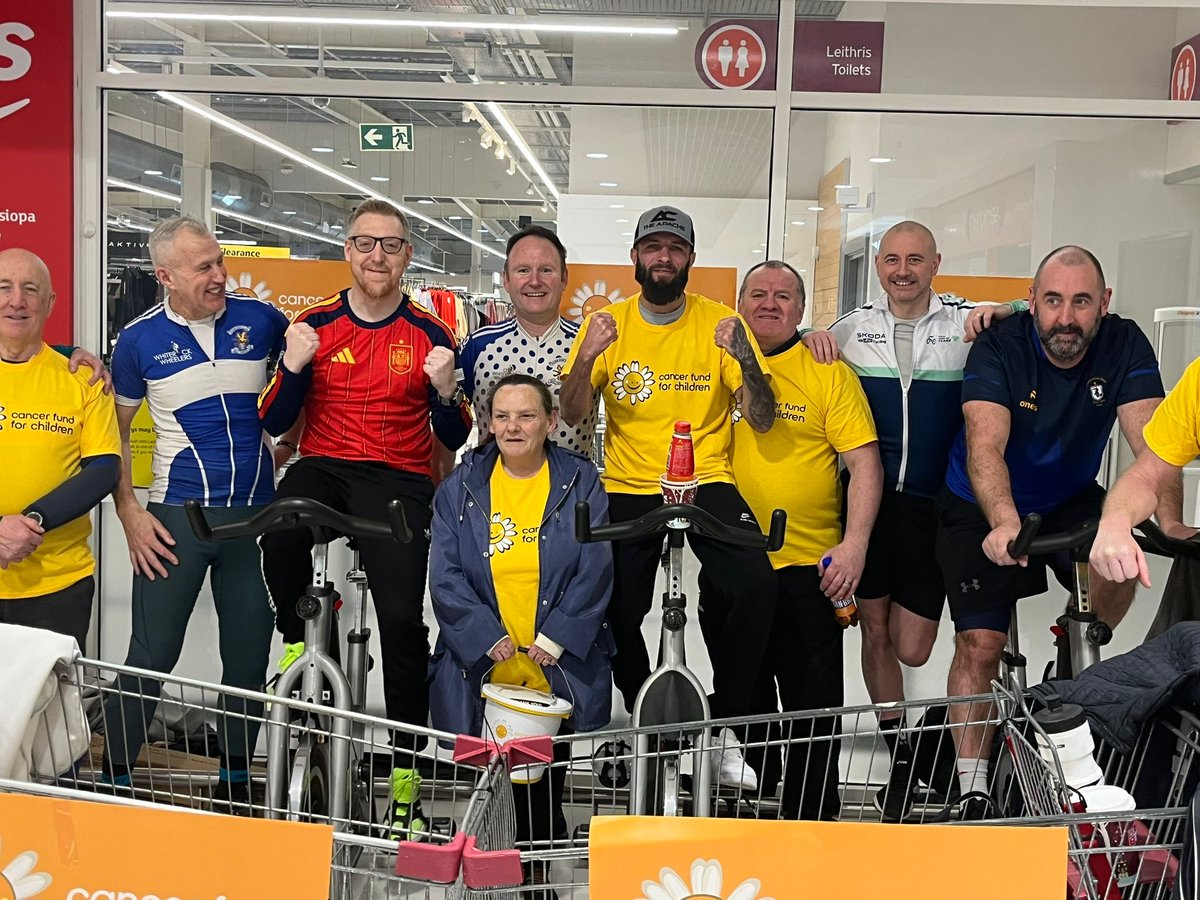 seanmc_mccabe's tweet photo. Great day’s fundraising in Kennedy centre for the cancer fund for children a huge thank you to ⁦@StPaulsGAC⁩ ⁦@Kevgamblefeile⁩ for their continuing support in supplying the spin bikes 🚴🚴🚴🚴 https://t.co/FWxfWCMTZJ