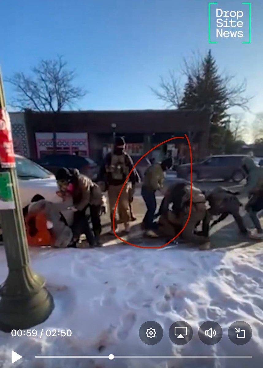 adamscochran's tweet image. 21/xx

They wrestle the man to the ground.

The shooter has ALREADY drawn his lethal firearm at 00:59.

He is standing ON THE SAME SIDE as the gray jacket officer and SEES the officer take the gun.