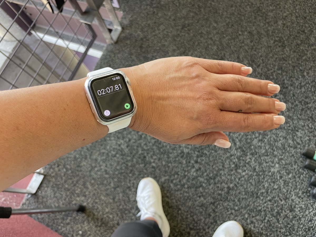 kelandren3's tweet image. I'm getting stronger every day.
A year ago, I never would have believed this... But, here I am. 

Walked for an hour before my lifting workout. Best time for a wall sit yet. Ending with my favorite- Russian Twists!  

You vs You
#GymLife #gymtime