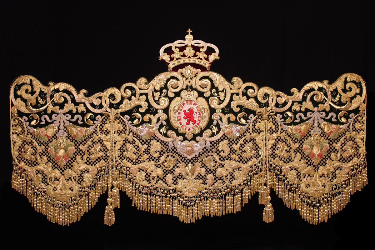 EsperanzaHdad's tweet photo. PATRIMONIO | Presentación de la bambalina trasera del palio de María Santísima de la Esperanza.

En la tarde de hoy ha sido presentada la bambalina trasera del paso de palio de María Santísima de la Esperanza, obra del taller de Sucesores de Elena Caro.

📷 Pedro Expósito https://t.co/A2vJPdLeiY