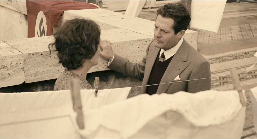 🎥 'Una giornata particolare' (Ettore Scola, 1977).