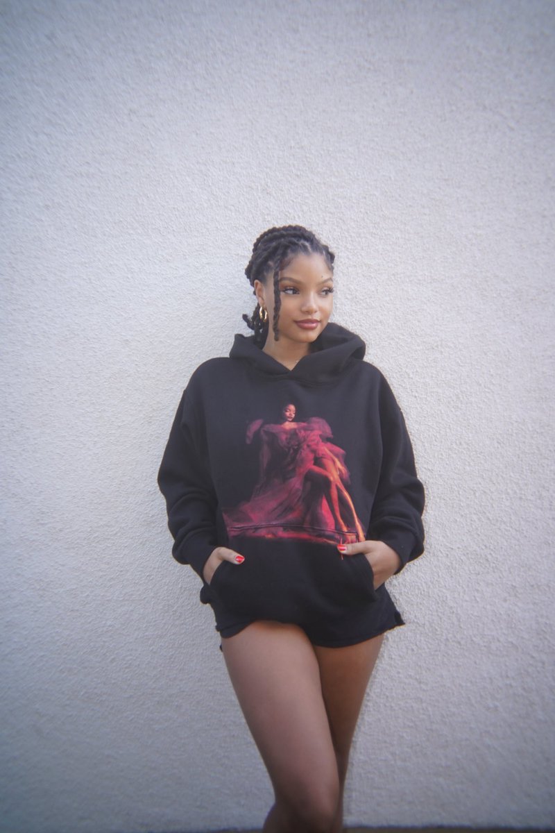 HalleBailey's tweet photo. 💋 https://t.co/7VTr7Z52tR