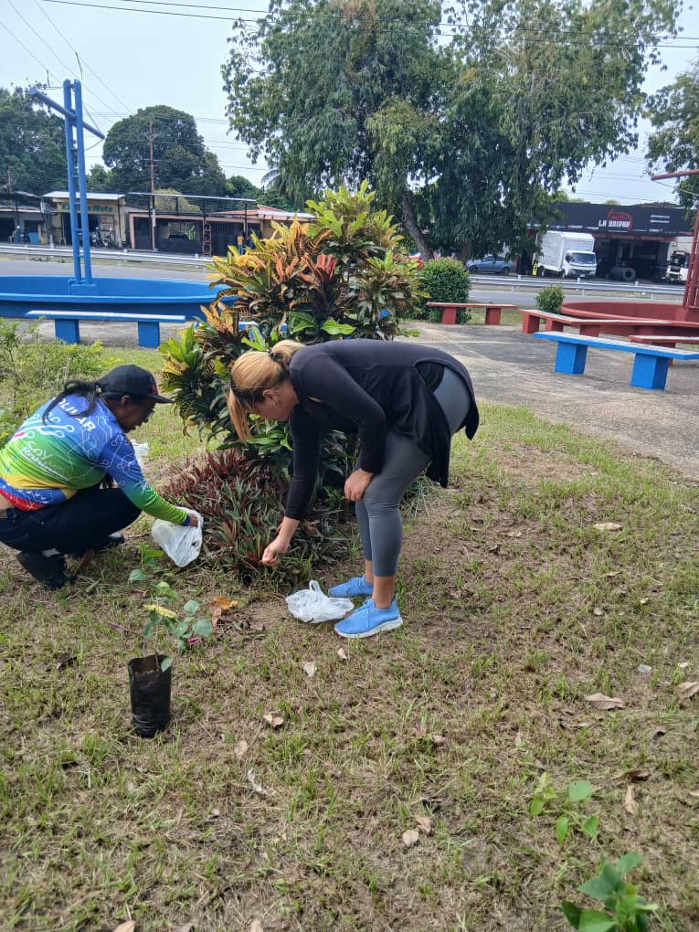 En la mañana de hoy Jóvenes Medicos Cubanos,en conjunto con hermanos venezolanos de la Salud, se dieron cita en la Plaza José Martí, ubicada en Estado Bolívar Municipio Caroní,  para dar homenaje a nuestro Apóstol José Martí en su víspera de aniversario.
<a href="/Cubacooperabol2/">Brigada Médica 🇨🇺 Bolívar🇻🇪</a>