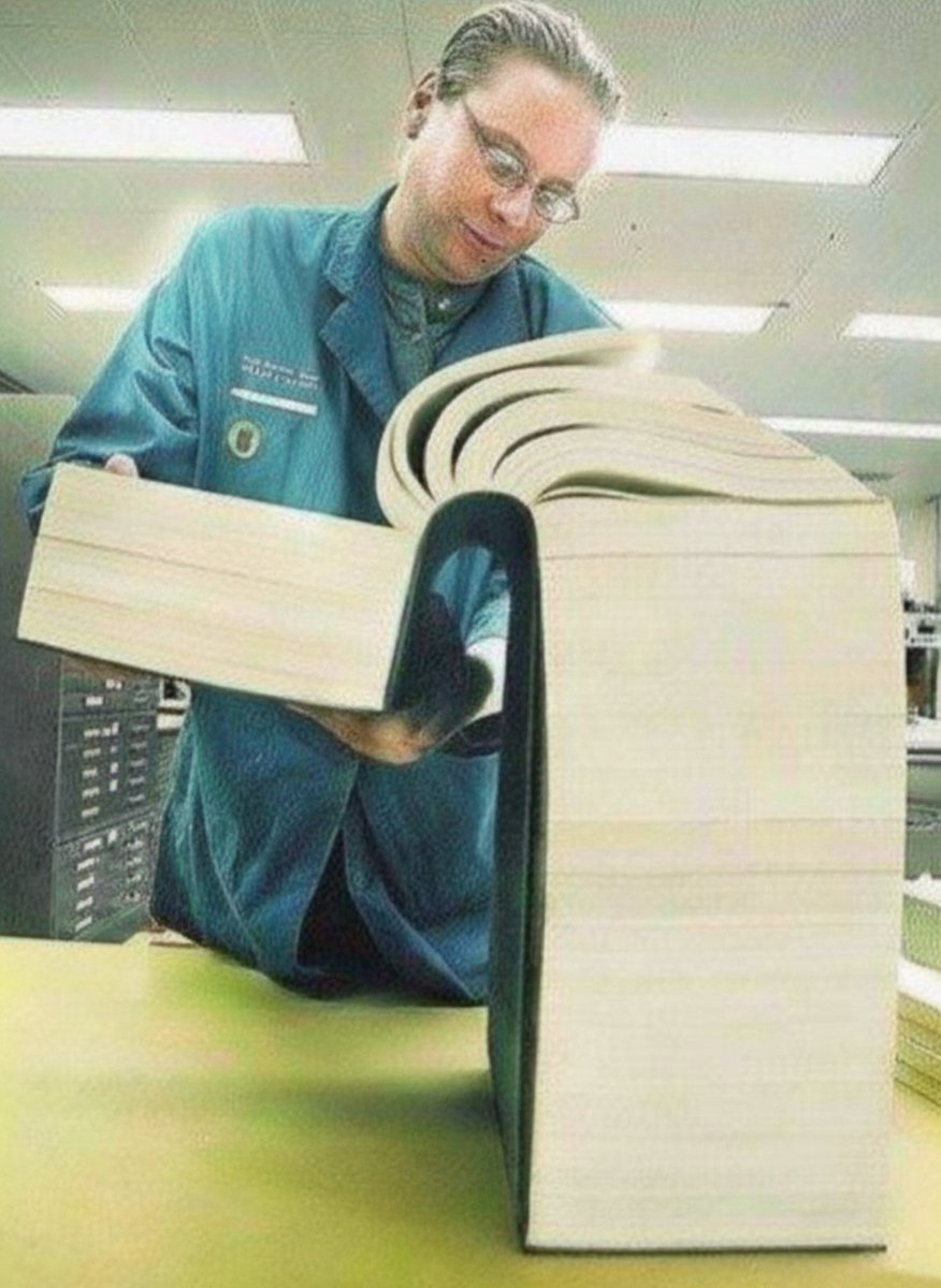 Jesii_ca_M's tweet image. Guess what he is reading?