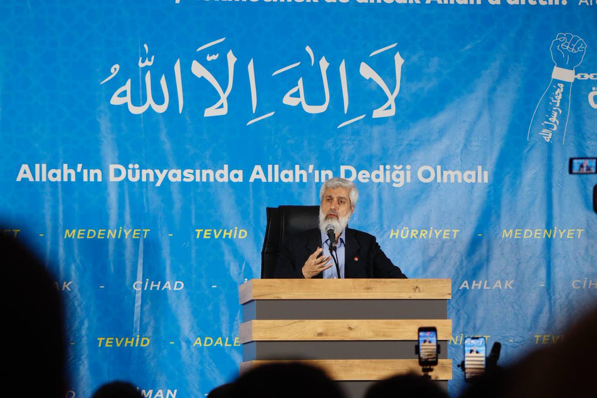 alparslankuytul's tweet photo. Alparslan Kuytul Hocaefendi'nin Manisa'da gerçekleştirdiği "Kulluk ve Teslimiyet" konulu konferansı halkın yoğun katılımıyla devam ediyor.

AlparslanHoca Manisada 
#FurkanKonferansları https://t.co/MRS6IRm57q