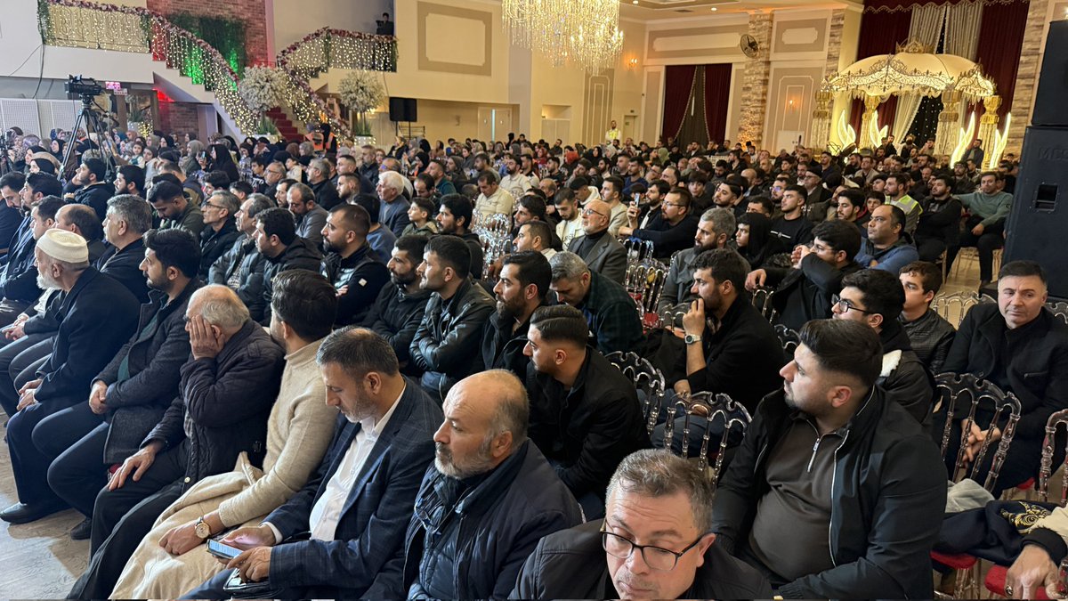 alparslankuytul's tweet photo. Alparslan Kuytul Hocaefendi'nin Manisa'da gerçekleştirdiği "Kulluk ve Teslimiyet" konulu konferansı halkın yoğun katılımıyla devam ediyor.

AlparslanHoca Manisada 
#FurkanKonferansları https://t.co/MRS6IRm57q
