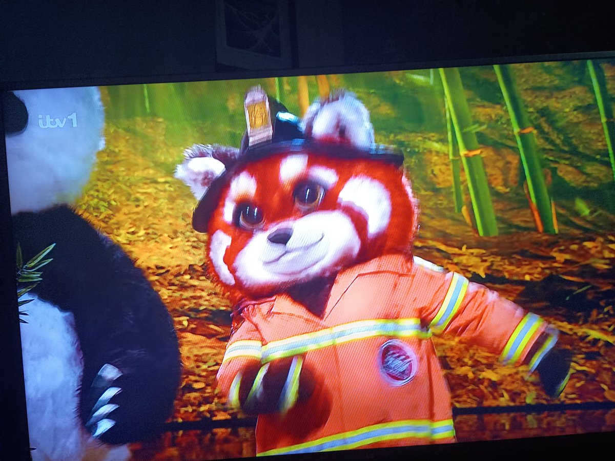 MattZeeMiller's tweet image. #maskedsinger #MaskedSingerUK 

Great fun loved the pandas 🙏 bit ouch some of those vocals 😆

Red panda maybe Simon Farnaby from ghosts and horrible histories???