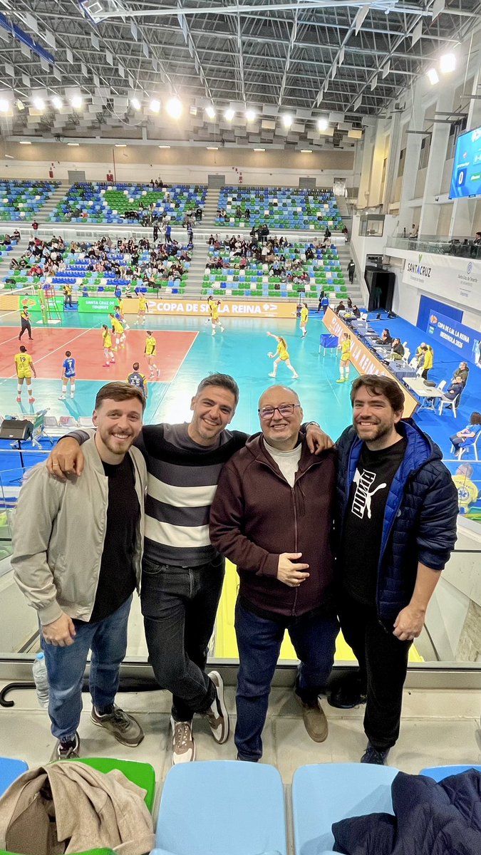 Sin lugar a dudas, lo mejor que me dejó aquella temporada aciaga fue este grupo humano. Nos juntamos todos ayer por primera vez desde aquel enero de 2024. ¡Qué bueno veros!
#elpoderdelacachapa
<a href="/joelloret/">Joe</a> <a href="/JesuslaTorre/">Jesús La Torre</a> <a href="/Eteres13/">Elías Terés Jiménez</a>