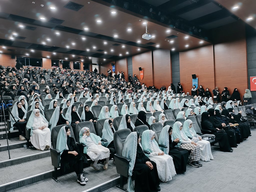 ZSariagac's tweet photo. Peygamber Sevdalıları Vakfı tarafından düzenlenen Tesettür Seferberliği programında genç kızlarımızın heyecanı,gözlerindeki parıltı ve sergiledikleri samimi duygular takdire şayandı.Bizleri bu anlamlı sevince ortak eden Peygamber Sevdalıları Vakfı’nınyetkililerine teşekkür ederiz https://t.co/vEsrHInFXF