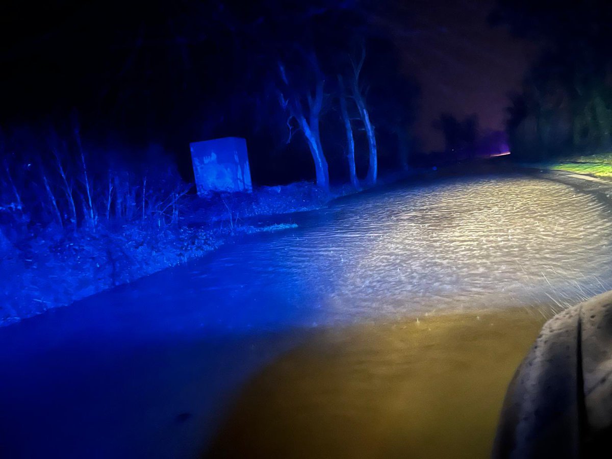 ajperalada's tweet image. 🚧 Tall C-252 entre Peralada i Vilabertran.
Carreteres de la Generalitat i Mossos d’Esquadra, a petició de l’Ajuntament, han tallat la via per inundacions a la zona del Molí a causa de les pluges i la llevantada.
👉 Vies alternatives: N-260.