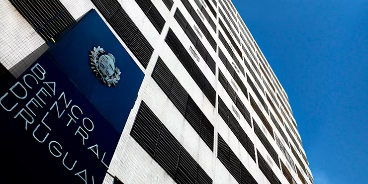 Fuertes críticas del sector productivo y respuesta del Banco Central ante el atraso cambiario
Tras drásticos cuestionamientos, el Directorio del BCU modifica el calendario de reuniones del Comité de Política Monetaria

El dólar continúa en niveles mínimos históricos, con el tipo