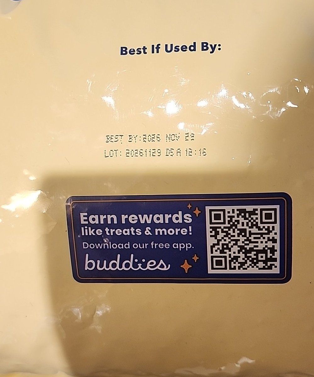 pareshbh's tweet photo. @bluebuffalo This batch of your LPF Adult Chicken and Brown Rice is most probably bad. I bought it from @Chewy . Every time I give it to my dog, he vomits. Thanks to @Chewy  for replacing it. The new bag doesn't cause him to vomit. https://t.co/v7K75uq26K