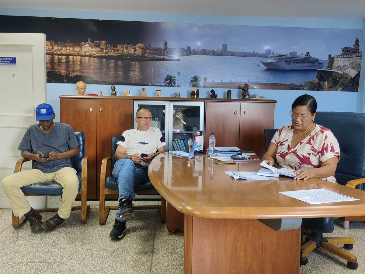 En la Empresa Aguas Habana, con sus principales Directivos, evaluando las medidas adicionales a implementar para enfrentar la contingencia energética y el montaje de equipos nuevos y reparados #UnidosXCuba #INRHCuba