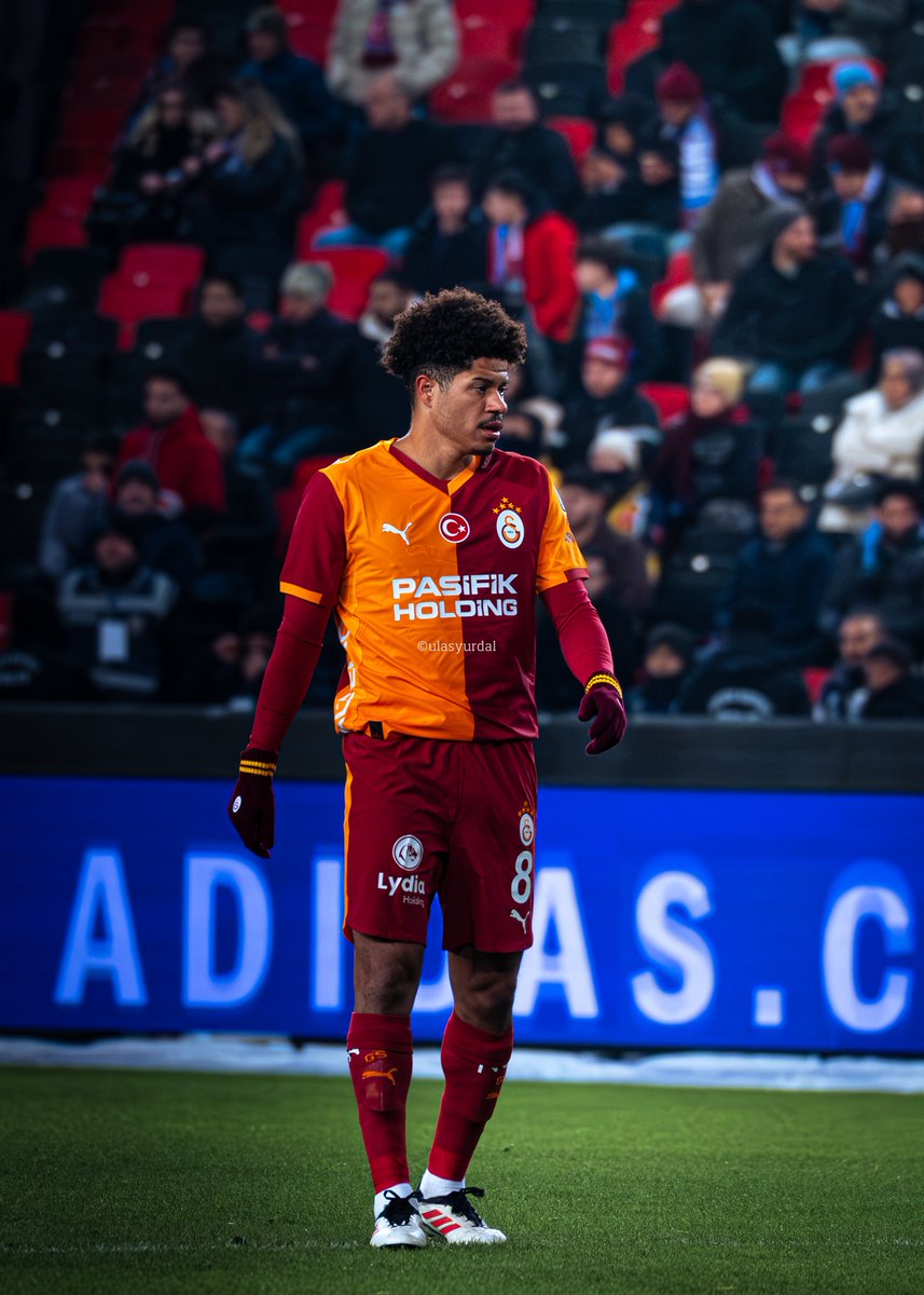 Galatasaray'da Gabriel Sara kendini buldu! 2 golle takımını   sırtladı!