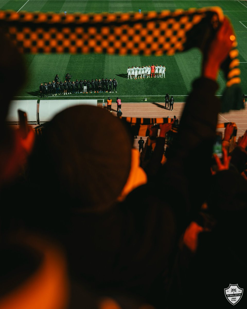 #نيوم_الاهلي

لك العهدُ والعشقُ والانتماء
وخلفكَ نمضي صباحً مساء
لتبقى مجيداً وفخراً وعيداً
وصرحاً فريداً يطالُ السماء
 أيا قلعةُ المجدِ والمجدُ اهلي
 أيا منبع الفنِّ والفنُّ اهلي
 سفير الوطن شموخٌ وفن
 وعبر الزمان سنمضي مع
الف مبروك الفوز يا ملوووك 💚
شكرآ جمهور الاهلي العظيم 💚