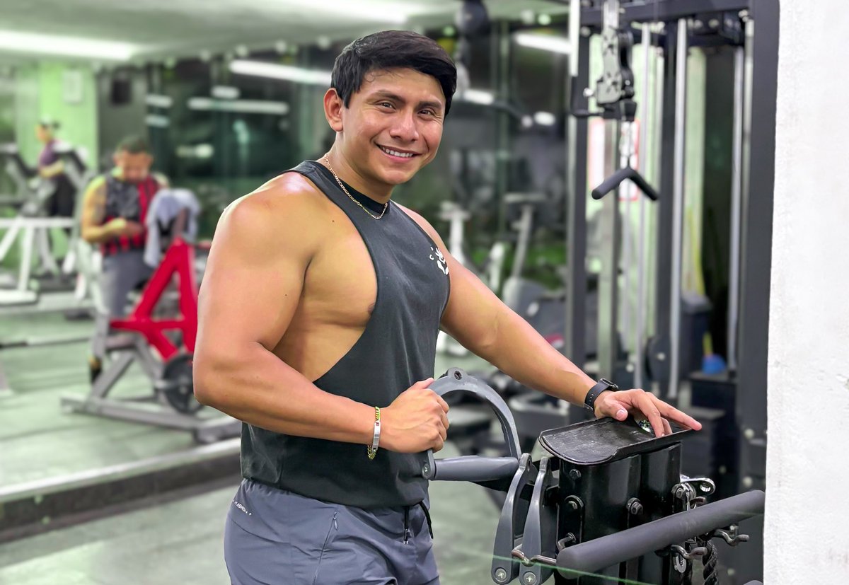 C R H I S tweet media