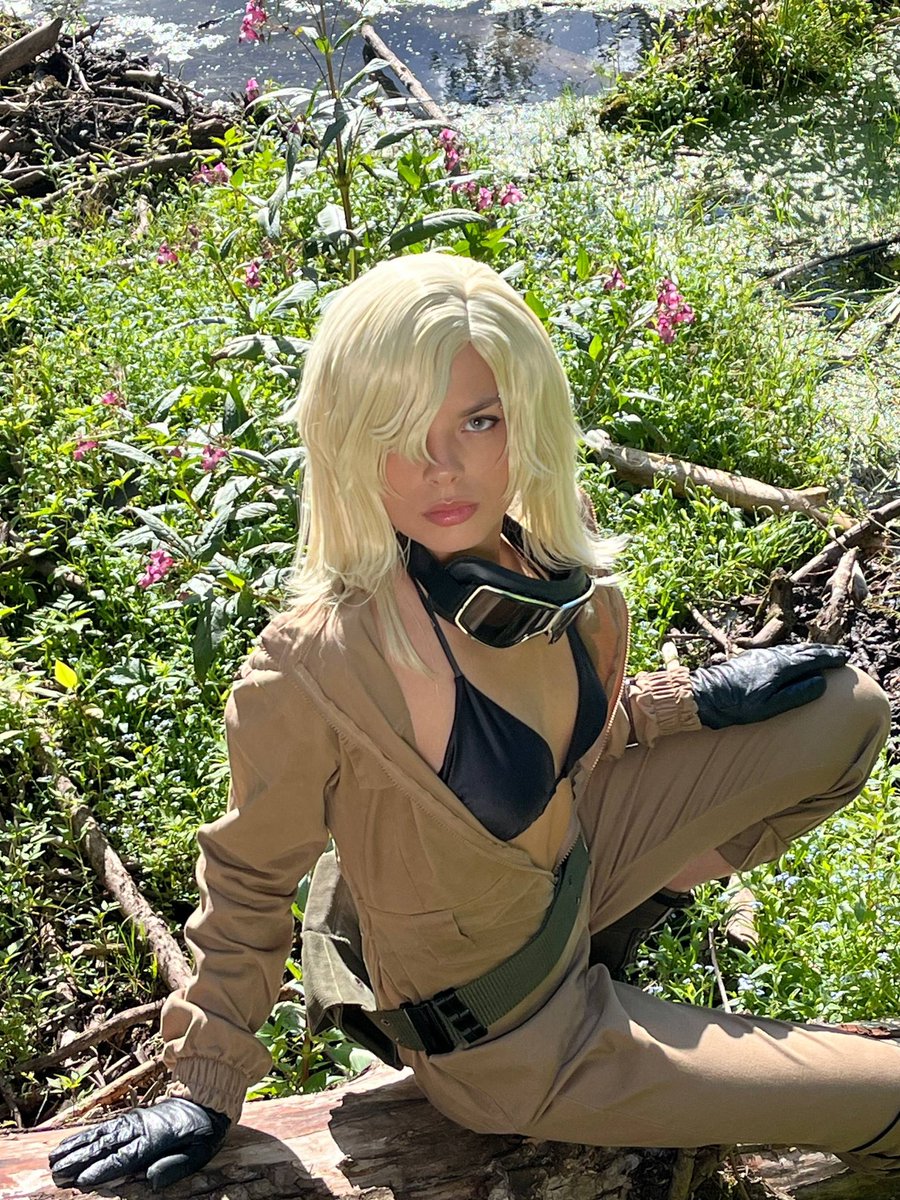 D10216_'s tweet photo. Snake...
Listen to me.

#MetalGearSolid #Cosplay #Eva #MGS3 #Game #MGS https://t.co/Chfn3ltqz6