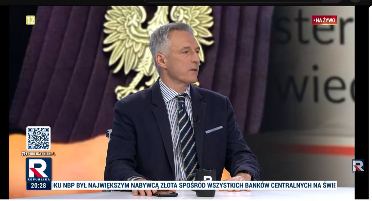 Nie "hejtujcie" go proszę 😉 
bo jak czytam wchodząc w waszą konwencję <a href="/RepublikaTV/">Telewizja Republika 🇵🇱 #włączprawdę</a> "ma już wszystkie sklepy poobrażane"
na czele z "debatą"🙃