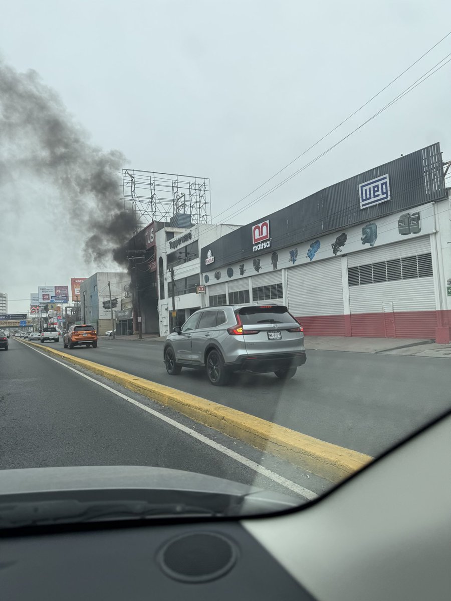 MonikSalinas4's tweet photo. @Cicmty incendio en la lateral de Gonzalitos https://t.co/bjRkWNSD0d