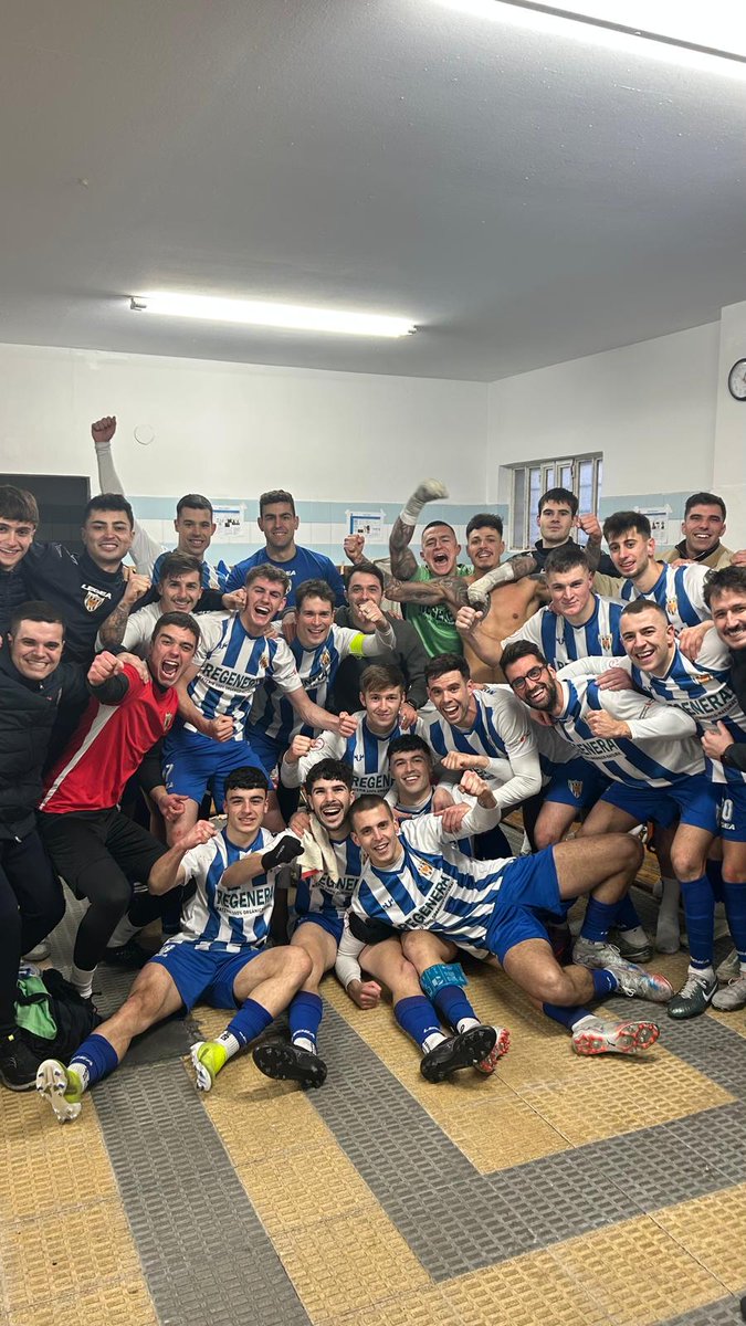 CD_Izarra's tweet photo. Se quedan en casa los 3 puntos!!🔵⚪️ https://t.co/8GOSglthNv
