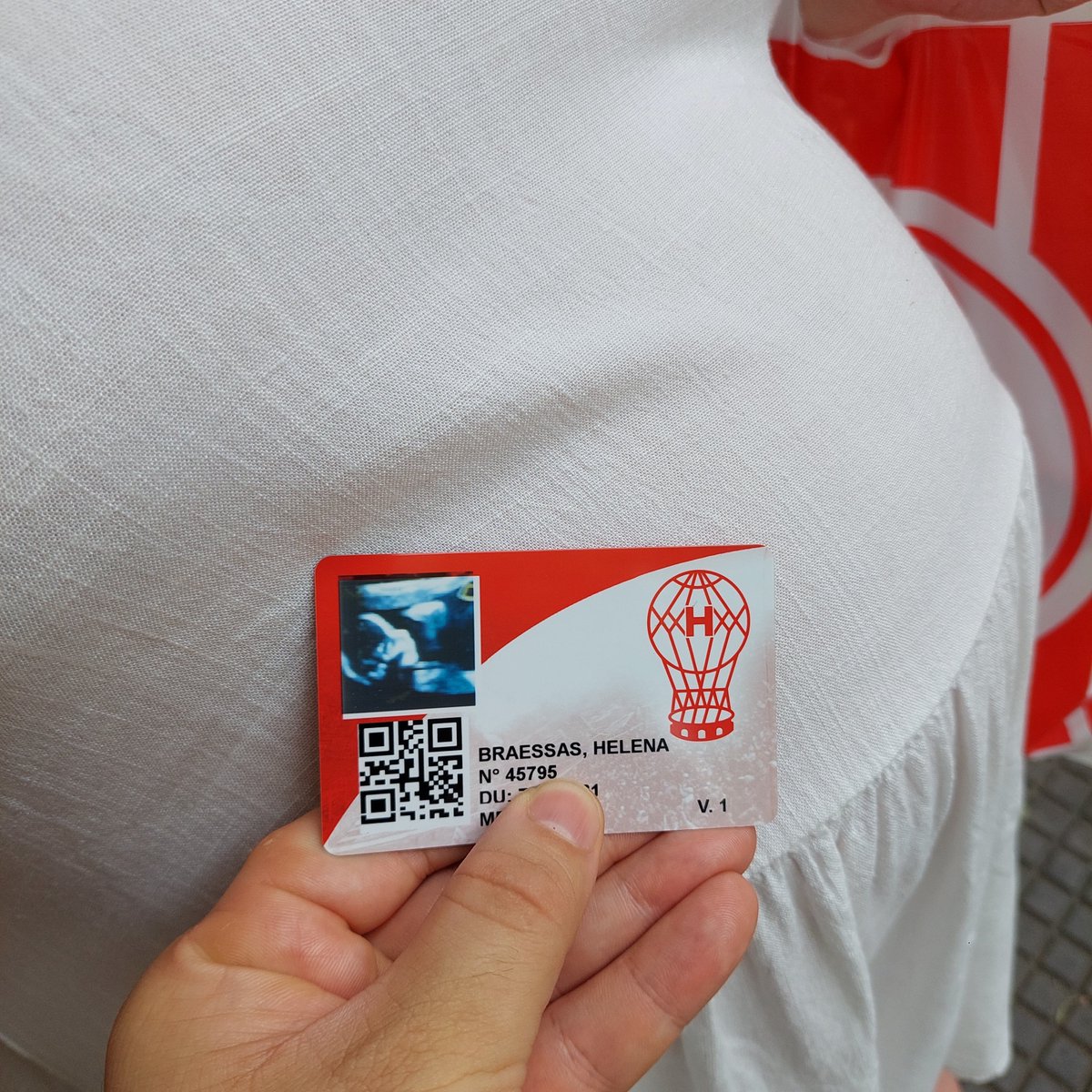 NBraessas's tweet image. Hoy fui a la sede para preguntar cuándo podía asociar a mi hija (nace en 2 semanas) y ahora tiene número de socia antes que de DNI.