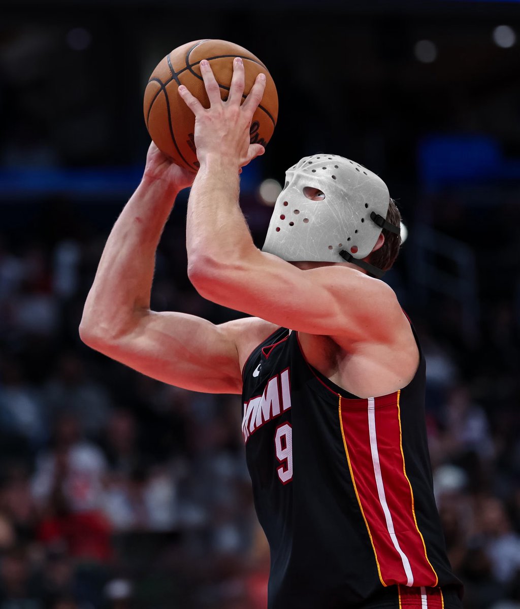 HeatvsHaters's tweet photo. Pelle Larsson will debut the new NBA-approved face mask for the remainder of the season, per sauces https://t.co/ZGRo2mVKtC