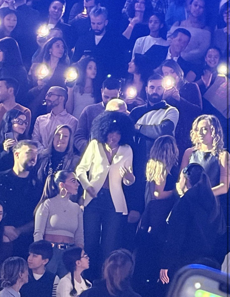 xoconneXO's tweet photo. LEANE SPOTTED DS LE FANCLUB DE LEA LES LEANIES CHARGERRRR LE 1 au 71500 #StarAcademy #StarAcademyleLive https://t.co/WcoR0dCyOA