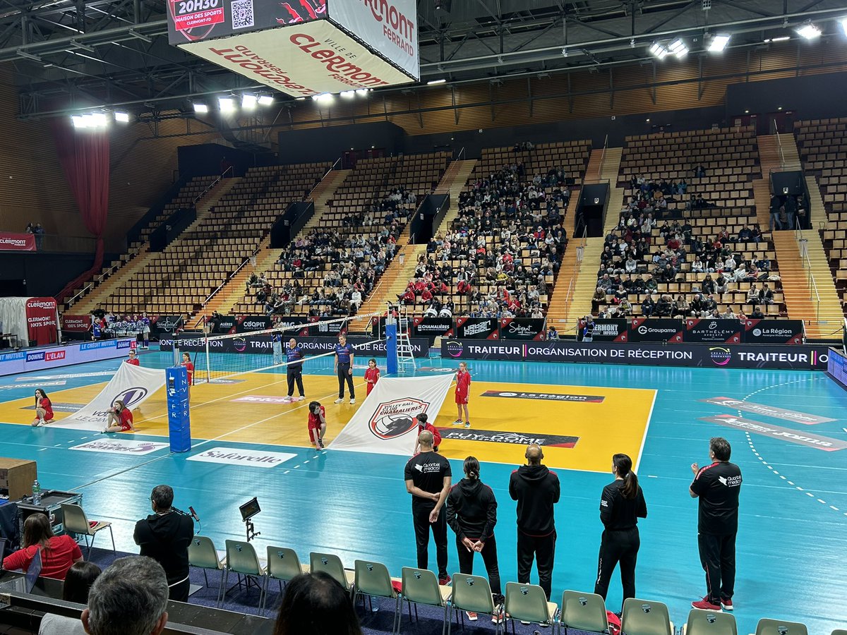 PIRESCELINE's tweet photo. 🔥 À l’occasion de la Journée Internationale du Sport Féminin, le @VolleyCham 💪🏐 reçoit Le Cannet pour une rencontre de haut niveau.
🏐🖤❤�� Allez @VolleyCham ! ❤️🖤🏐 https://t.co/CVTAWnc7R6