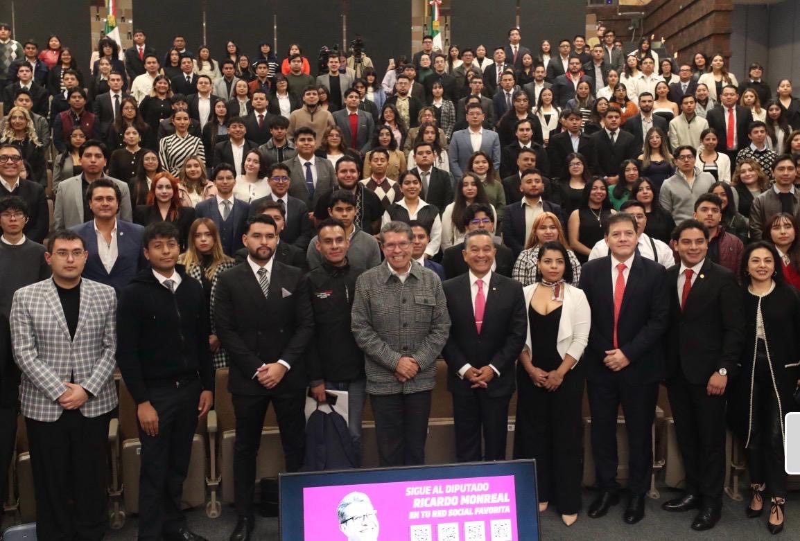Siempre es un estimulante ejercicio académico acudir al encuentro “Jóvenes Legislando” que organiza mi amigo Ricardo Monreal en la Cámara de Diputados para crear una ciudadanía madura e informada.
