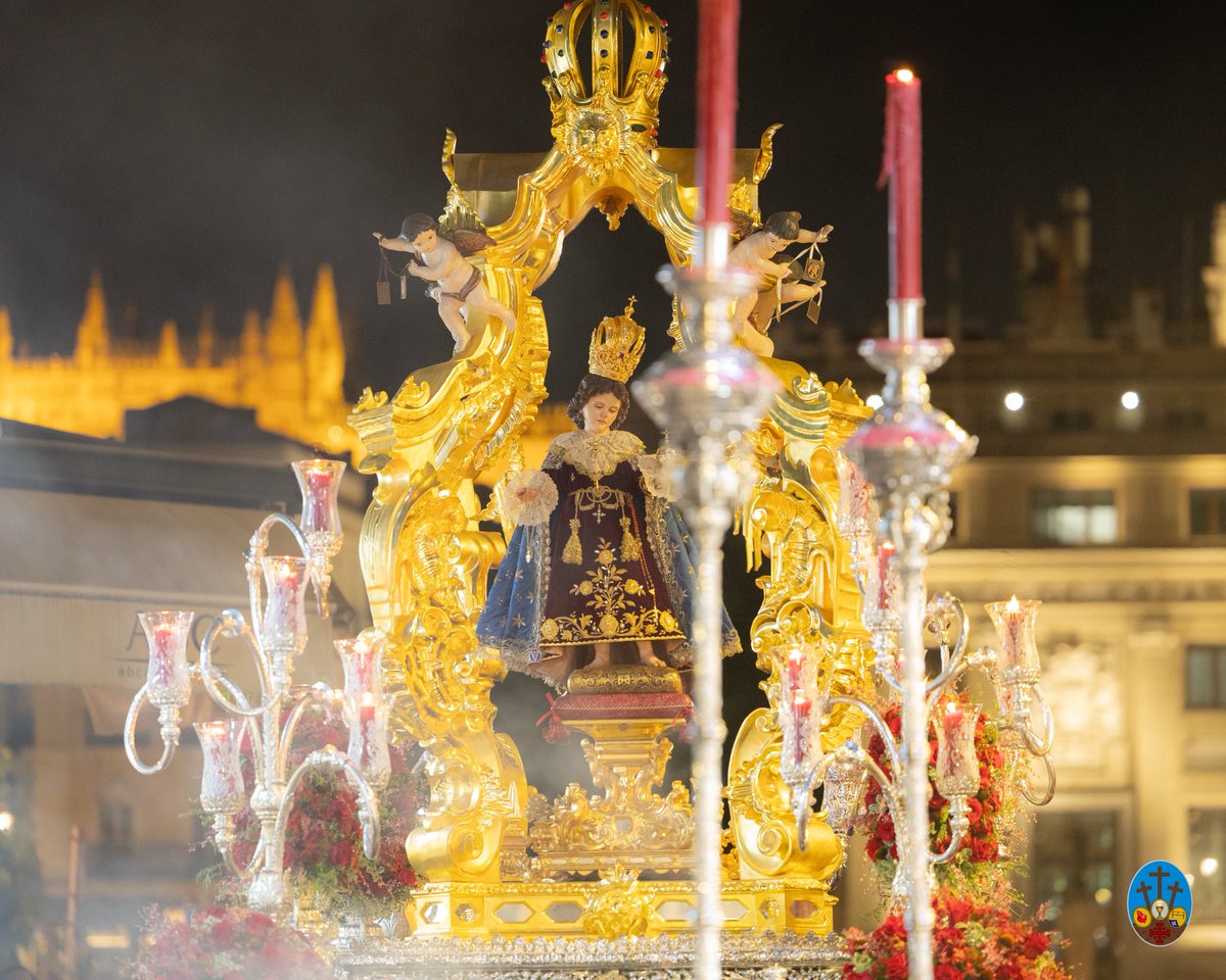 ✝️ Una representación de la juventud de nuestra Hermandad acompaña en Sevilla al <a href="/CarmenStoAngel/">Carmen Santo Ángel</a> en la salida procesional del Niño Jesús de Praga.

¡Estamos alegres por compartir con esta Venerable Archicofradía esta tradicional cita de cada enero!