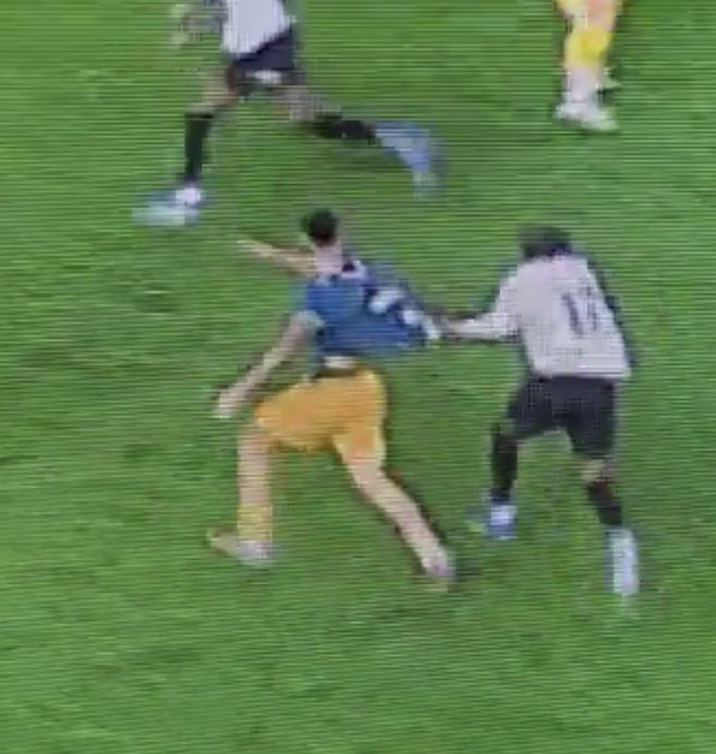croupierbcn's tweet photo. @pericoquevola agarron
pose ganada
entra antes del penalti https://t.co/tOVtRLBuIW