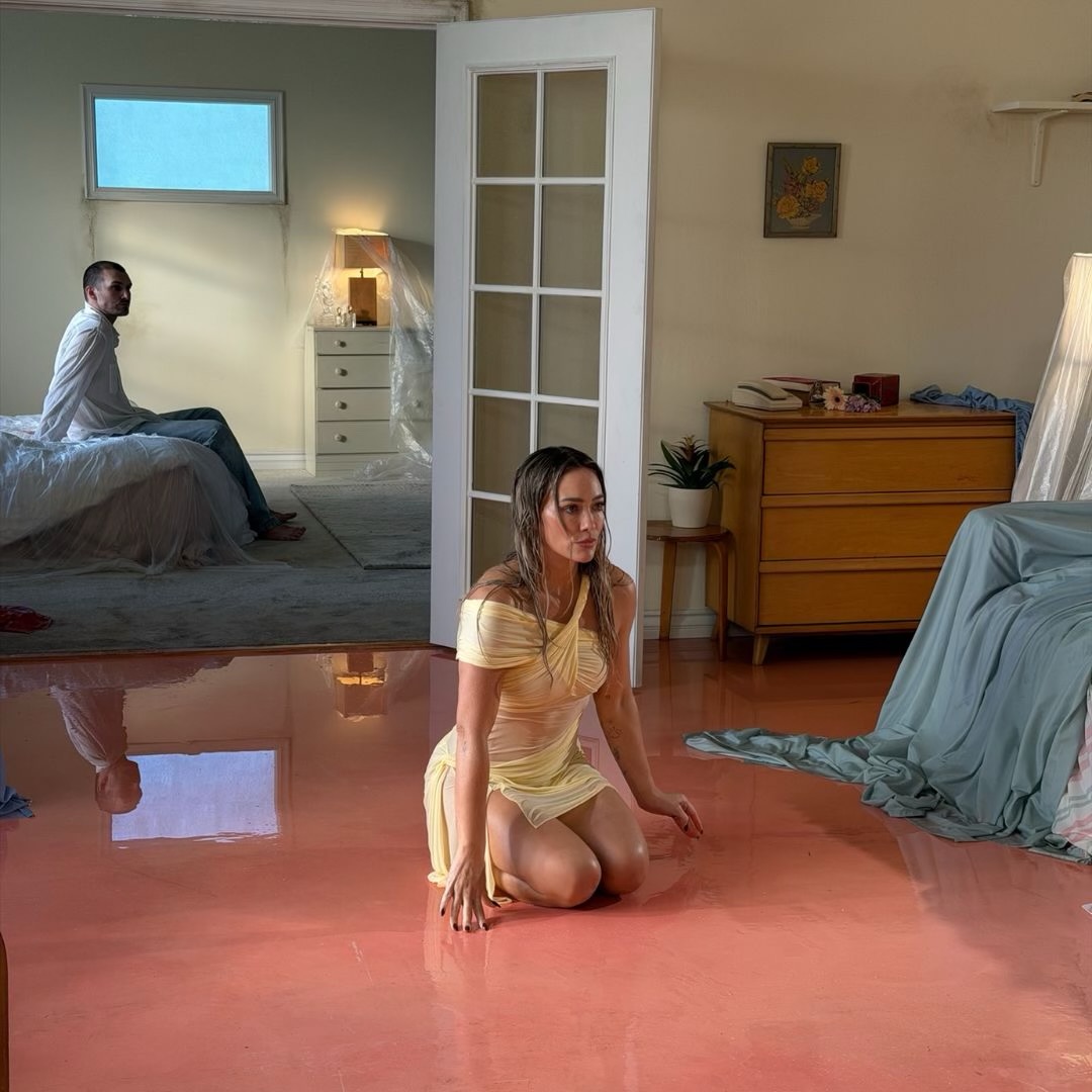 HilaryDiary's tweet image. 'Roommates' by Hilary Duff received 200,382 streams on Spotify yesterday. 

01/16 — 405,518
01/17 — 208,939
01/18 — 141,612
01/19 — 149,847
01/20 — 207,039
01/21 — 194,276
01/22 — 181,689
01/23 — 200,382 (+10.29%)

Total streams: 1,689,302