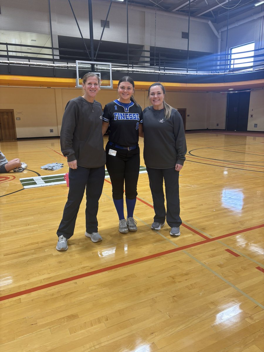 LElkins75738's tweet photo. Thank you @HopeCollegeSB for such an amazing camp! I had such an amazing time and learned so much about the school itself. Thank you to all the coaches and players for taking time out of your day to give me such an amazing opportunity! 
#GODUTCH 🧡
@Brander_HopeSB https://t.co/7HRoUwCiDZ