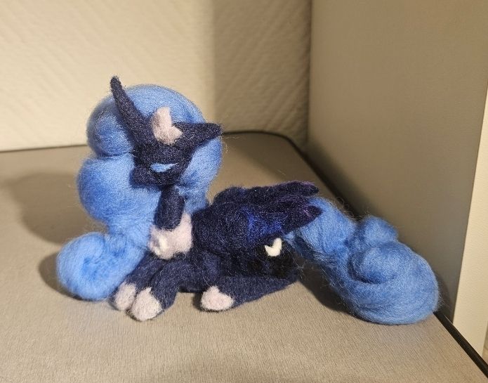 SindesBunny's tweet image. Luna made with wool 🌙