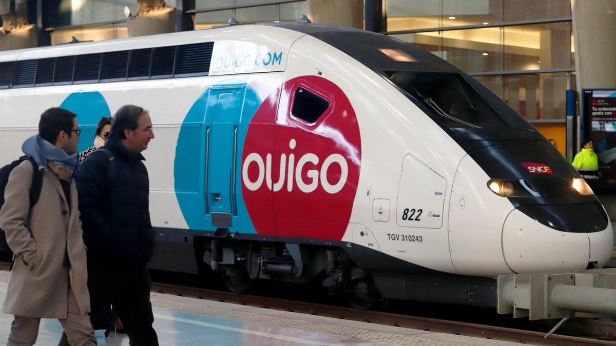 el_pais's tweet image. DIRECTO | Ouigo cancela un tren entre Valladolid y Madrid por seguridad debido a una avería técnica del propio tren

 social.elpais.com/roguz1