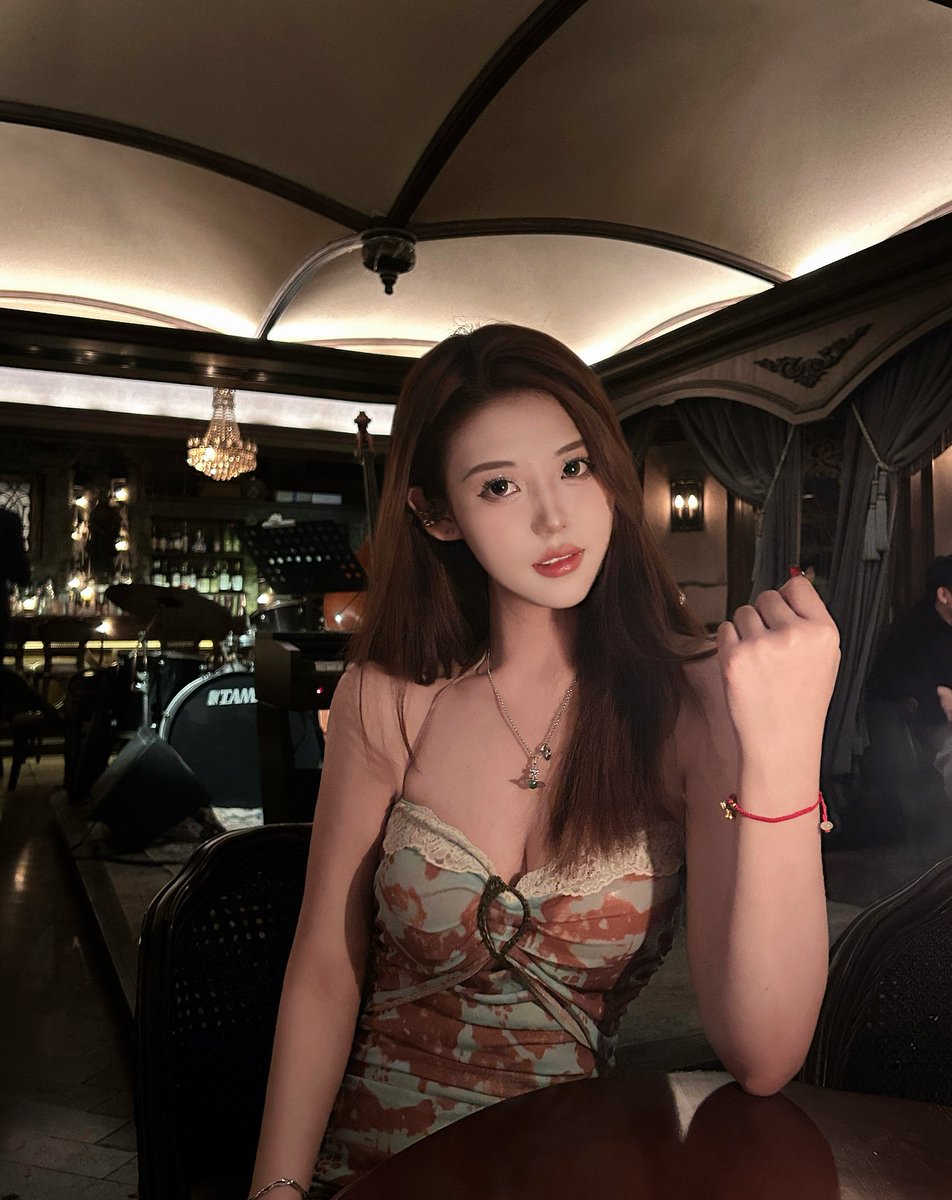 人生最不缺的就是代替者 不喜欢我的话 请往旁边让一让 让喜欢我的到前面来