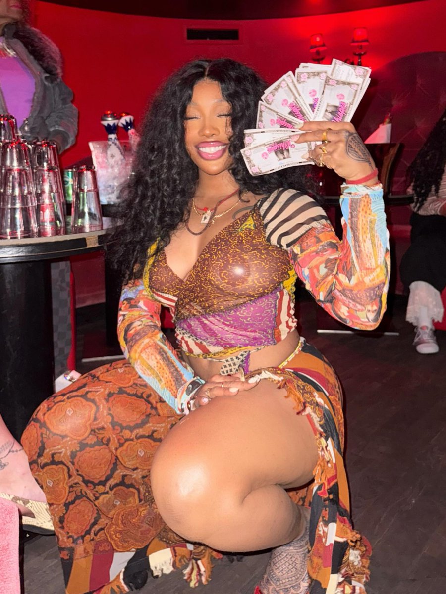 ComplexMusic's tweet image. New SZA pics just dropped 📸