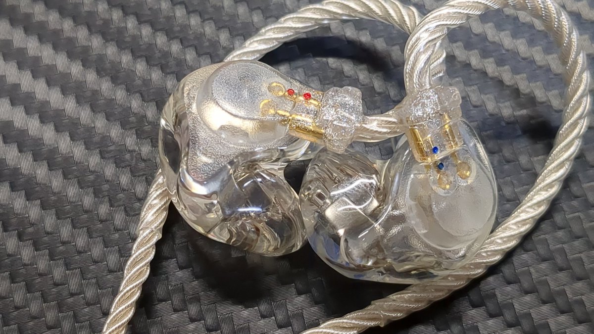 ArkGenesis DIVA II FitEarコネクターの作例が完成今回は透明をベース