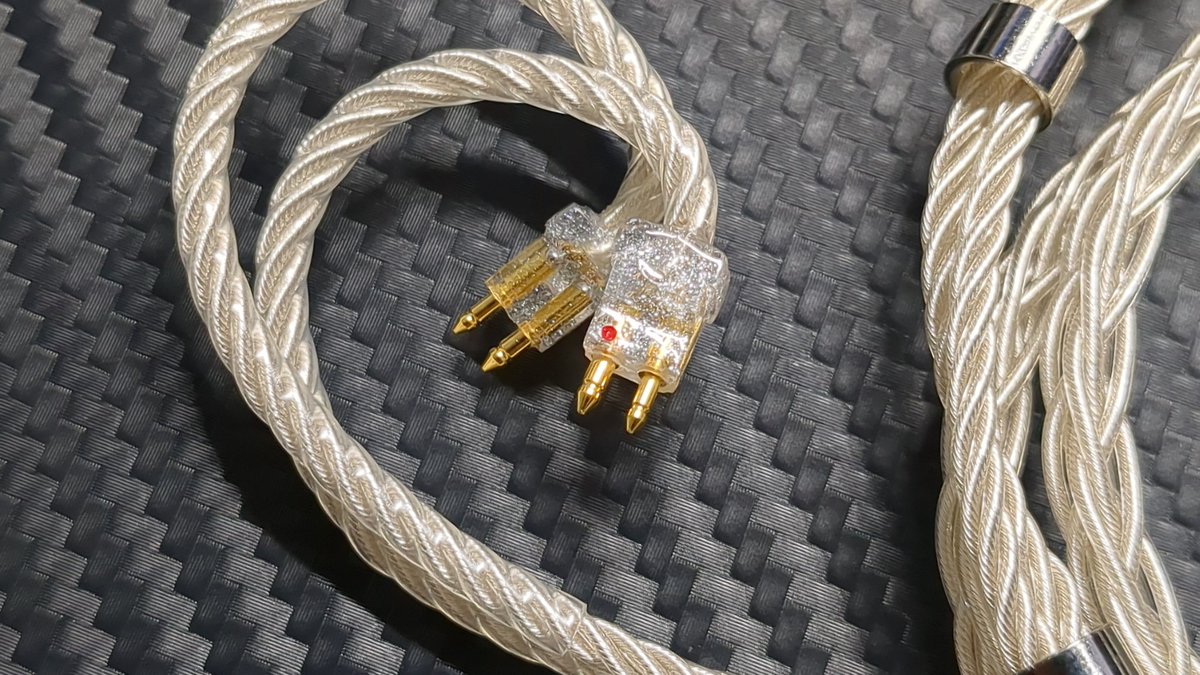 ArkGenesis DIVA II FitEarコネクターの作例が完成今回は透明をベース