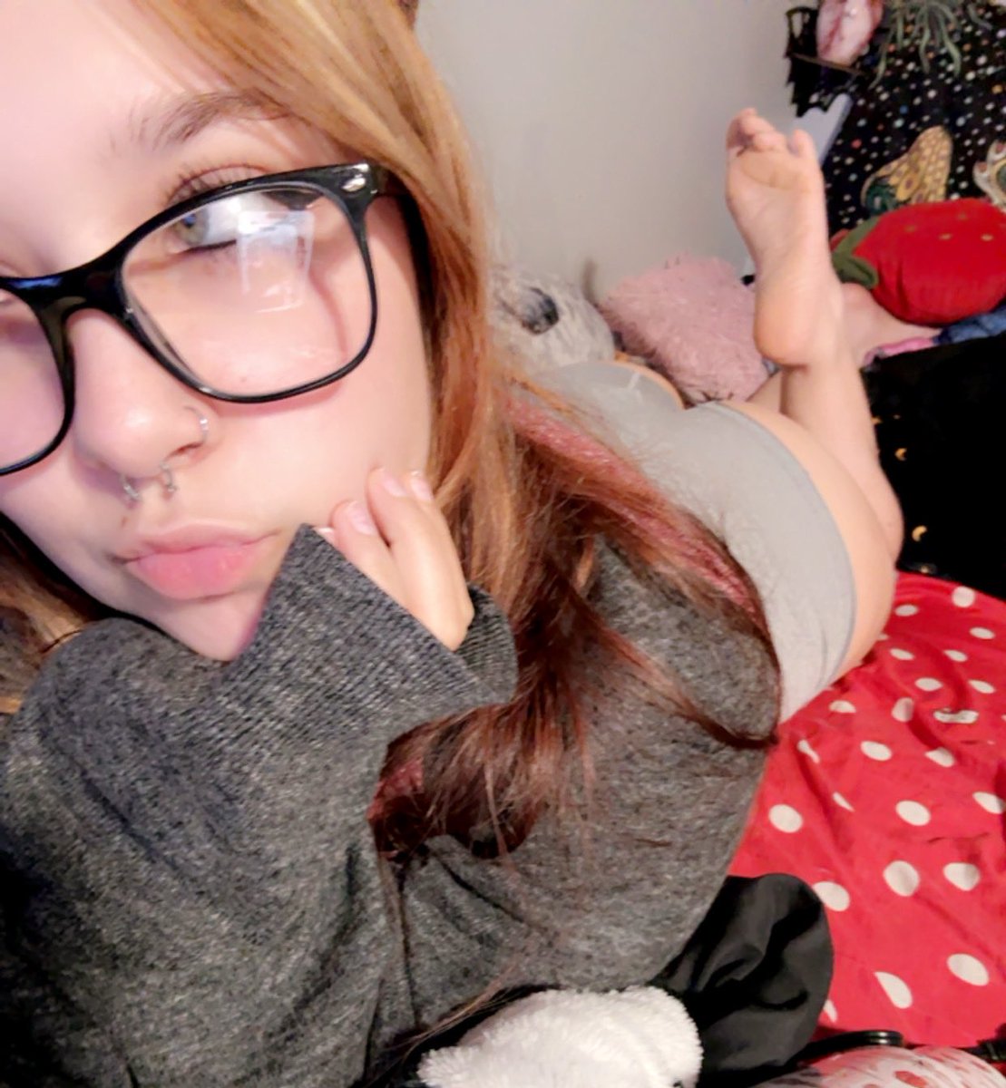 send4rylee's tweet image. no i don’t want  a rt sub, no i dont want to interact with any man that isn’t adding to my wealth 

it’s pretty simple 🤩

findom femdom drain