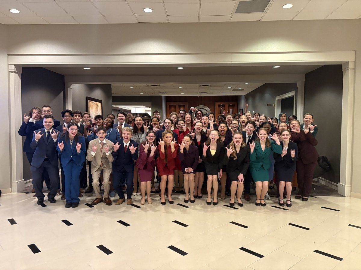 spudspeech's tweet photo. These Spud Speakers are ready for their first tournament at Chanhassen!!

Stay tuned here for updates. Finals breaks will be posted here and our live stream of awards will take place on our Instagram account - Spuds_Speech

GO SPUDS!!🧡🤘🏼✨ https://t.co/6XrS44IwVg