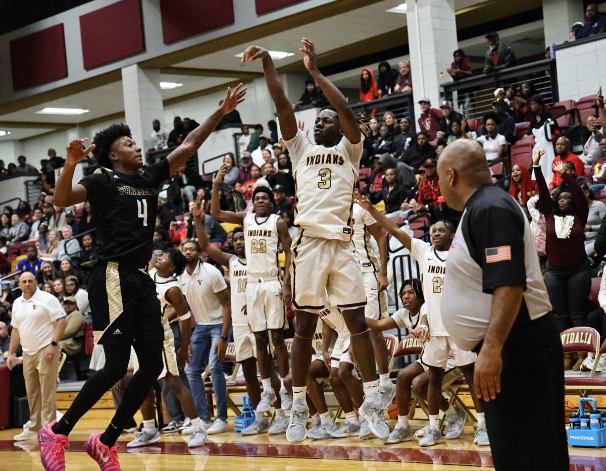 VidaliaHoops's tweet photo. What an atmosphere….. only in the V! https://t.co/q846IZyI7q