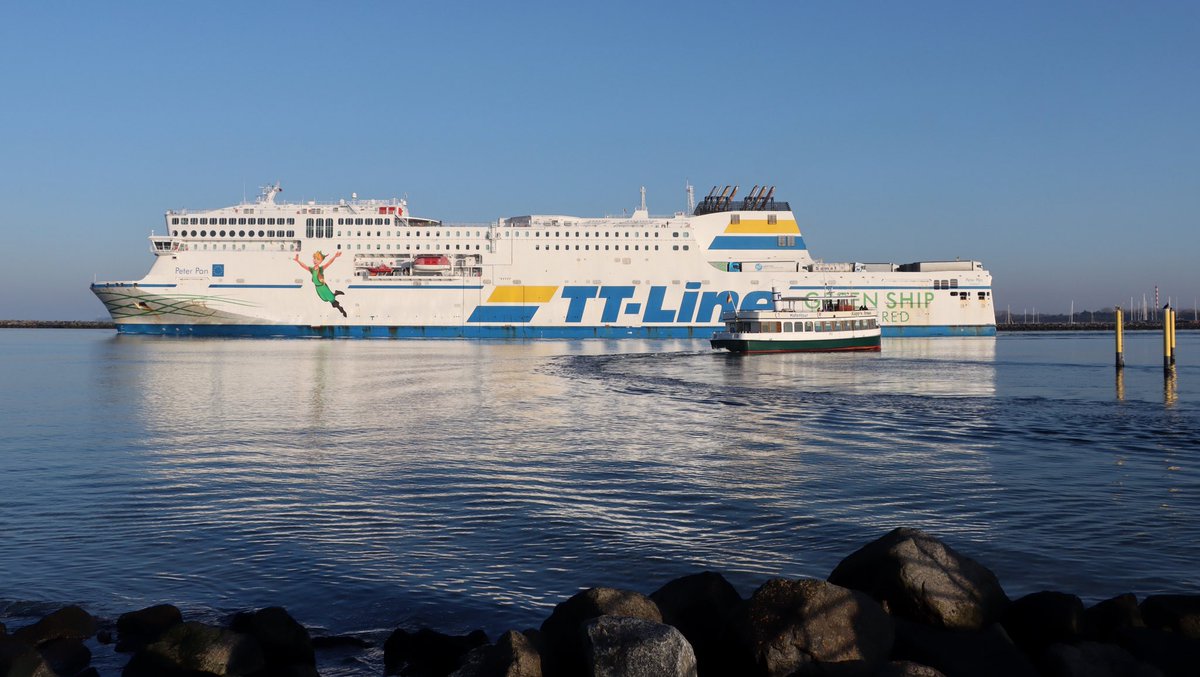RickyGTS's tweet photo. #Fähre PETER PAN von #TTLine … an einem schönen Nachmittag ☀️ in dieser Woche 🙋‍♂️ #Warnemünde 📸 https://t.co/ml2Ojn0IcK