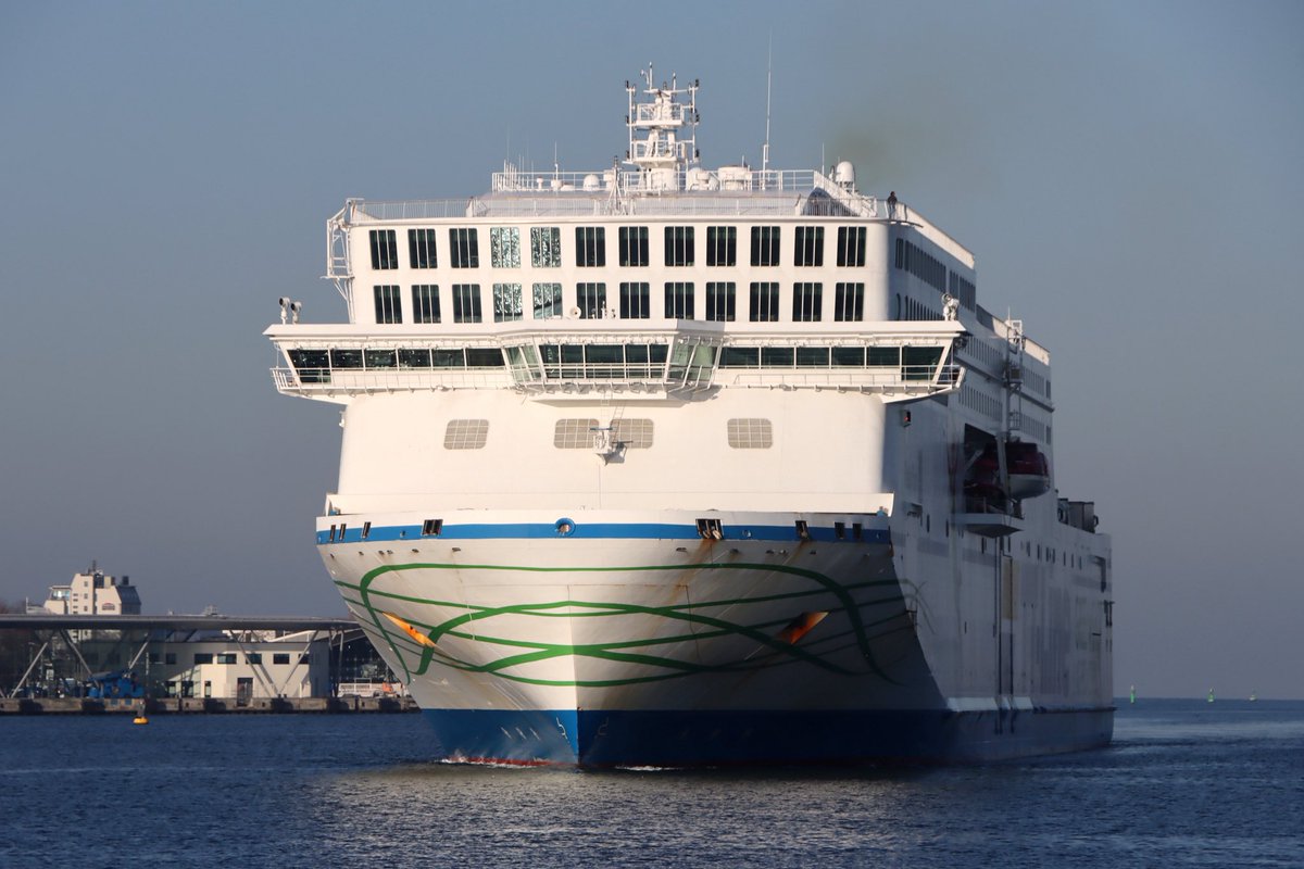 RickyGTS's tweet photo. #Fähre PETER PAN von #TTLine … an einem schönen Nachmittag ☀️ in dieser Woche 🙋‍♂️ #Warnemünde 📸 https://t.co/ml2Ojn0IcK