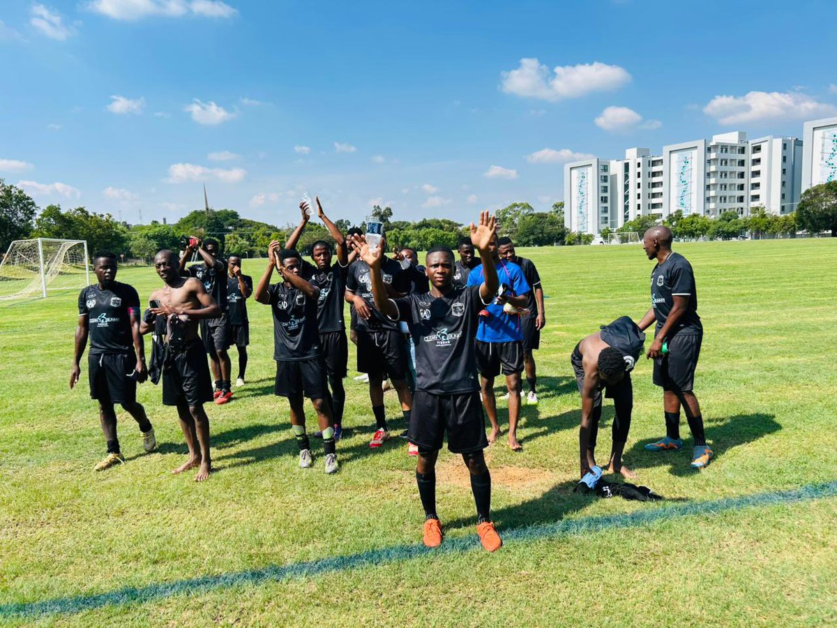 🔥🔥 Goals galore in Ashley Gardens this afternoon! 🤑 

Bobby's brace and strikes from Unna and Zwivhuya sealed the deal 💪. Warthogs are flying high! 👏 

Zwashu Football Club 4️⃣-0️⃣ Hammer Boys FC. 

MOTM: Tsina

#ZwashuFC 
#WarthogsUnite
<a href="/top/">top</a> fans