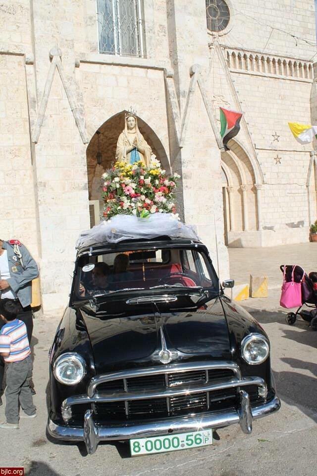 PalCatholic's tweet image. Beit Jala بيت جالا, a Palestinian Christian town near Bethlehem home to around 11K Christians whose roots trace back to Aramaic-speaking communities
Today, it faces a wave of Christian emigration as settler gangs seize its lands and threaten their presence in their ancestral home