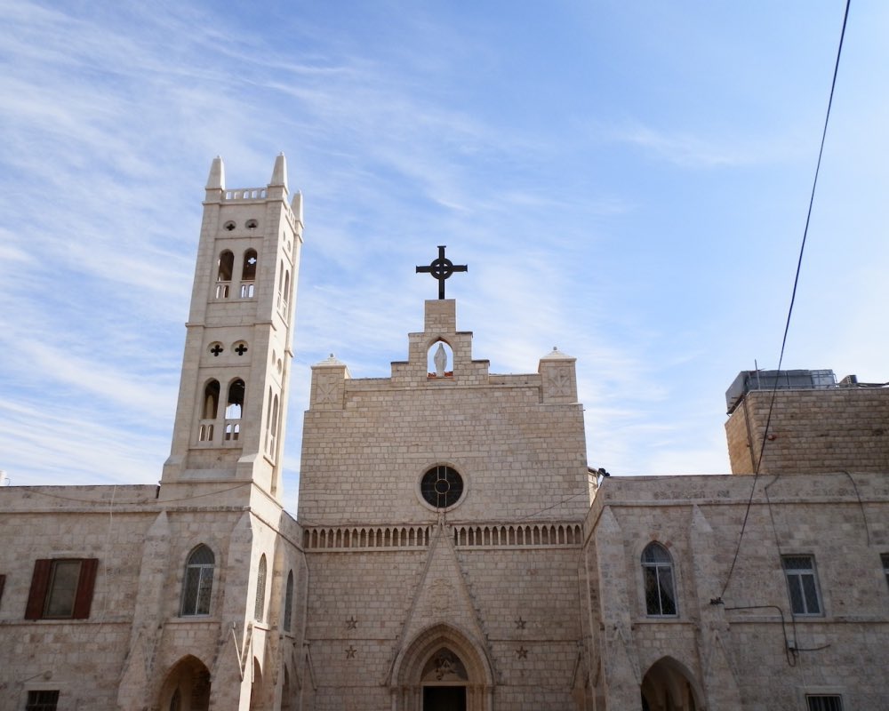 PalCatholic's tweet image. Beit Jala بيت جالا, a Palestinian Christian town near Bethlehem home to around 11K Christians whose roots trace back to Aramaic-speaking communities
Today, it faces a wave of Christian emigration as settler gangs seize its lands and threaten their presence in their ancestral home